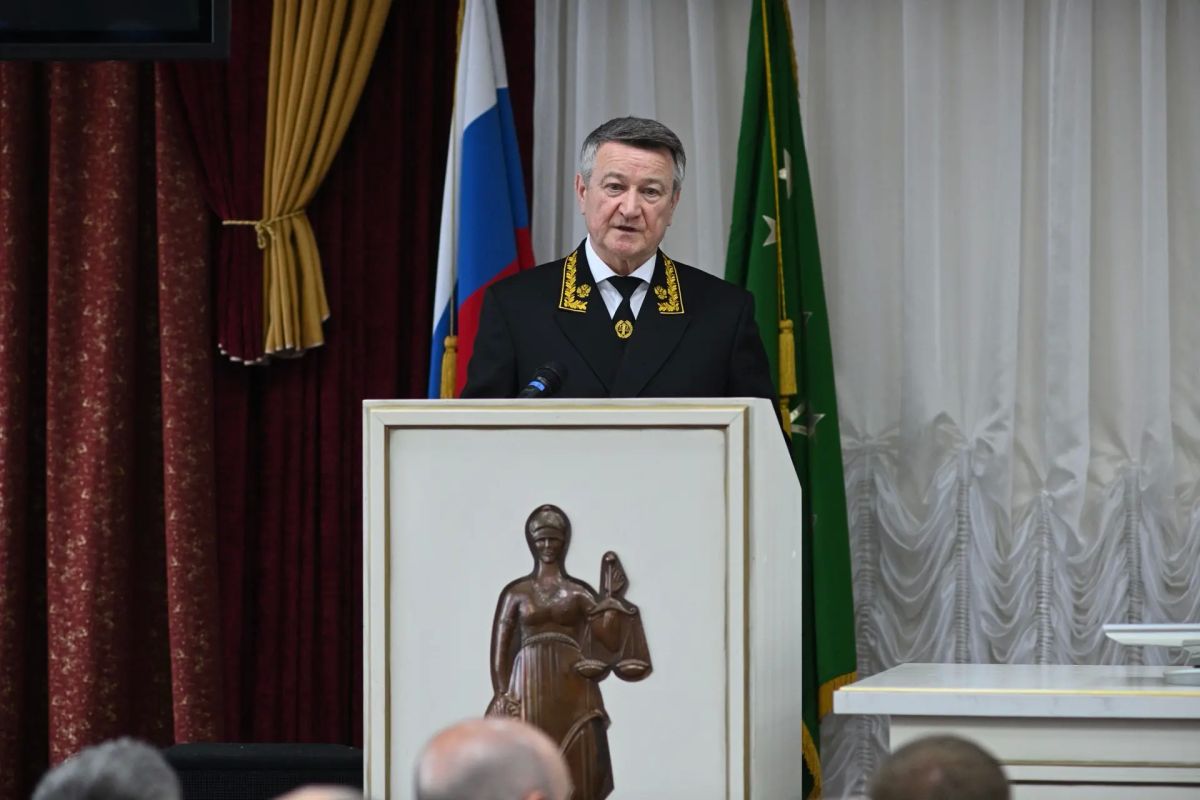 Мурат Кумпилов: Сегодня с участием первого заместителя председателя Верховного суда РФ Владимира Давыдова состоялось представление председателя Верховного суда Республики Адыгея Дениса Катанандова Мурат Кумпилов: Сегодня с участием первого заместителя председателя Верховного суда РФ Владимира Давыдова состоялось представление председателя Верховного суда Республики Адыгея Дениса Катанандова