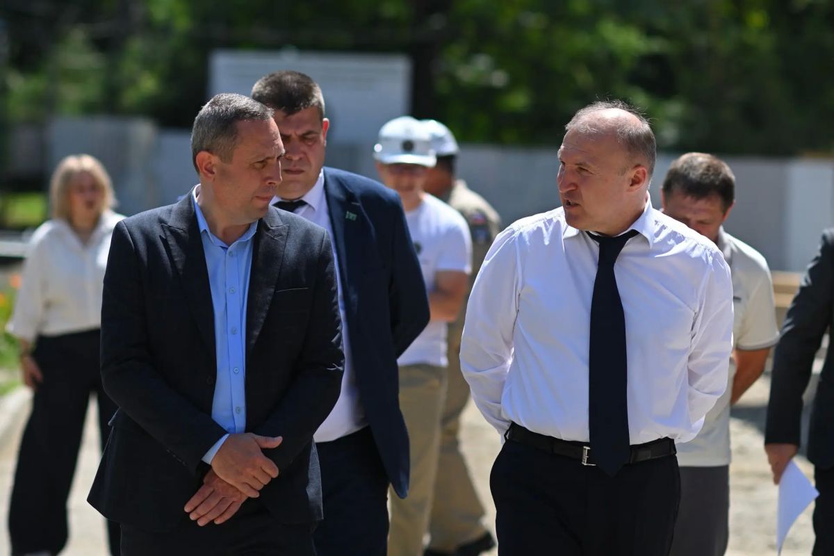 Мурат Кумпилов: Такие же требования и к реконструкции онкодиспансера Мурат Кумпилов: Такие же требования и к реконструкции онкодиспансера