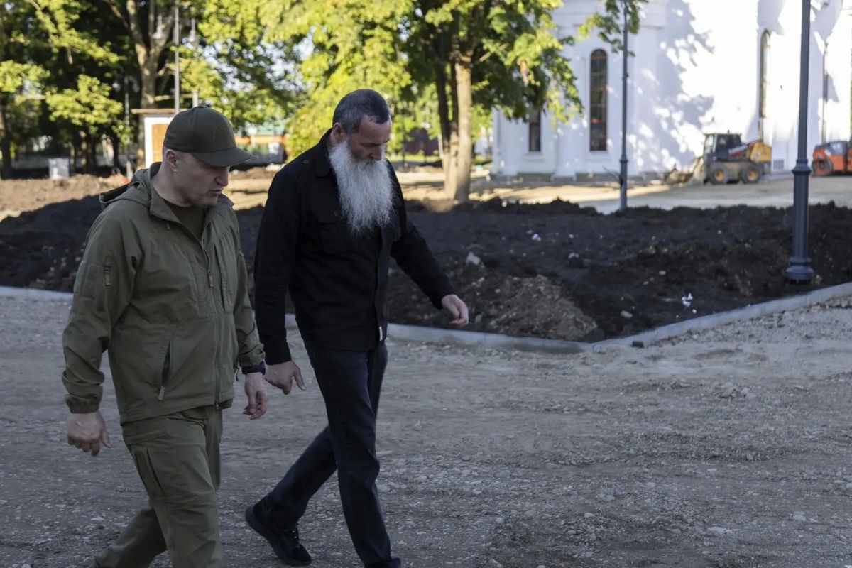 Глава Адыгеи проинспектировал ход благоустройства территории возле Свято-Успенского кафедрального собора в Майкопе Глава Адыгеи проинспектировал ход благоустройства территории возле Свято-Успенского кафедрального собора в Майкопе