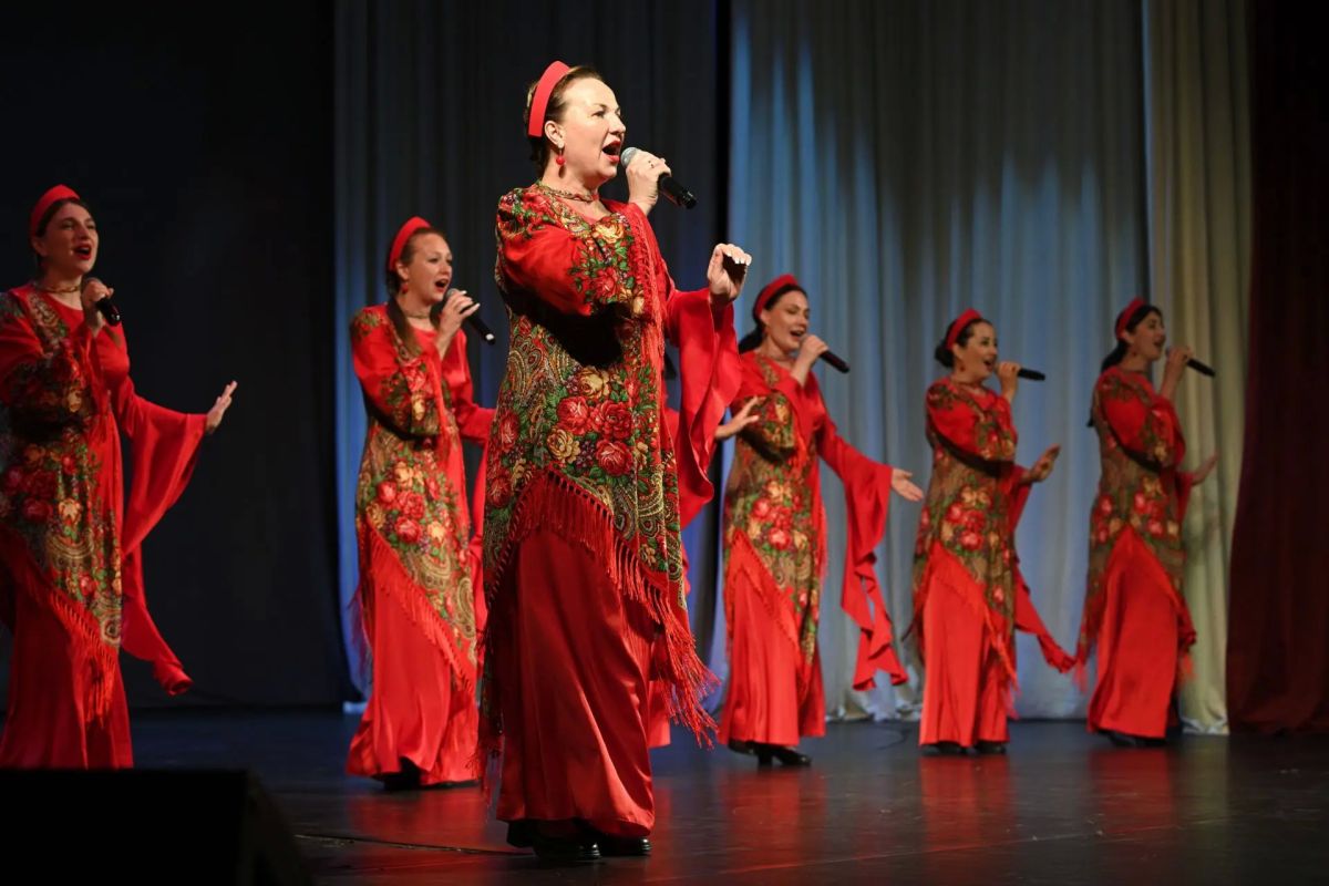В Адыгее в рамках празднования Дня семьи, любви и верности прошла череда событий, основным из которых стало собрание в Пушкинском народном доме, где чествовали супружеские пары В Адыгее в рамках празднования Дня семьи, любви и верности прошла череда событий, основным из которых стало собрание в Пушкинском народном доме, где чествовали супружеские пары