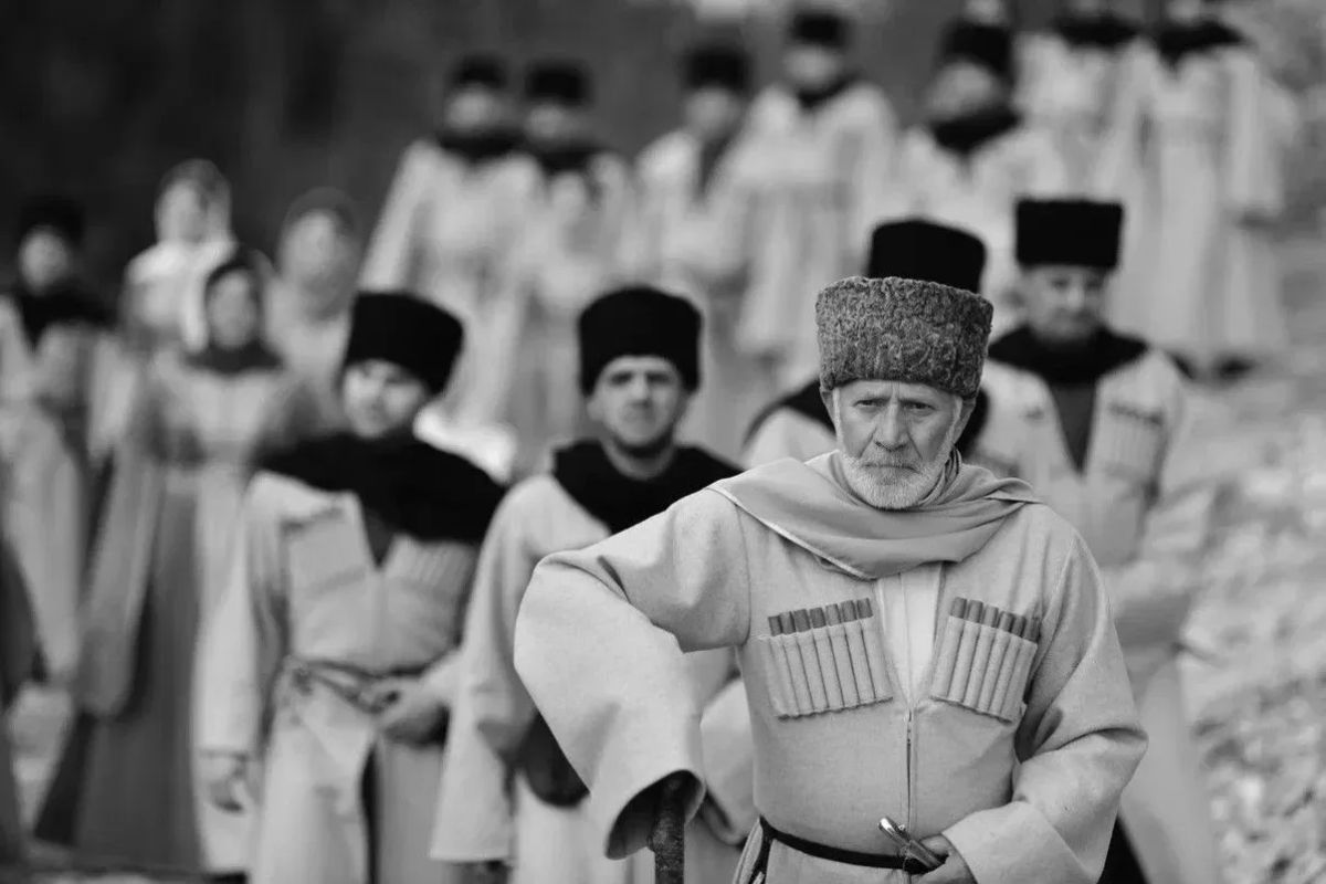 Дорогие зрители!. Представляем вам график ближайших показов спектакля «Горсть земли» в Пушкинском народном доме: Дорогие зрители!. Представляем вам график ближайших показов спектакля «Горсть земли» в Пушкинском народном доме:
