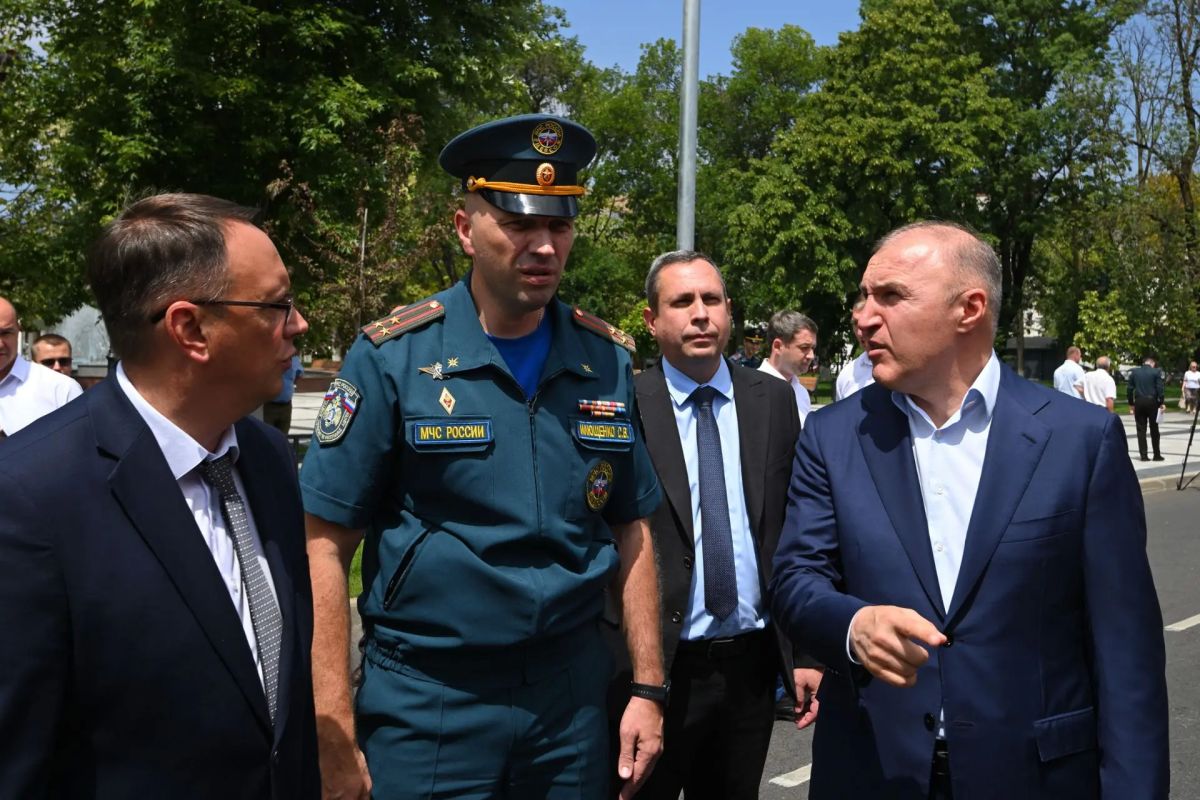 Спасателям Адыгеи вручили ключи от новой спецтехники Спасателям Адыгеи вручили ключи от новой спецтехники