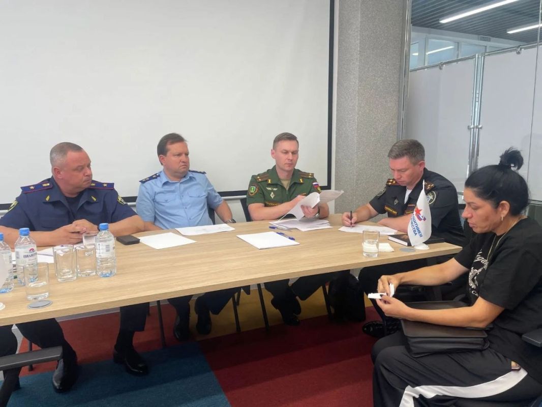 Прокурор Республики Адыгея Игорь Шевченко провел прием граждан в филиале фонда «Защитники Отечества» Прокурор Республики Адыгея Игорь Шевченко провел прием граждан в филиале фонда «Защитники Отечества»