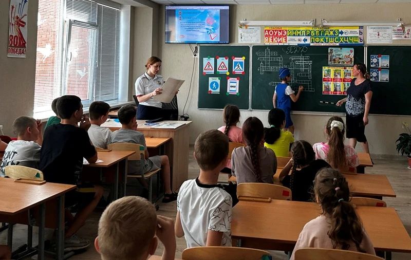 В Майкопском районе сотрудники Госавтоинспекции и юные инспектора движения посетили пришкольный лагерь В Майкопском районе сотрудники Госавтоинспекции и юные инспектора движения посетили пришкольный лагерь