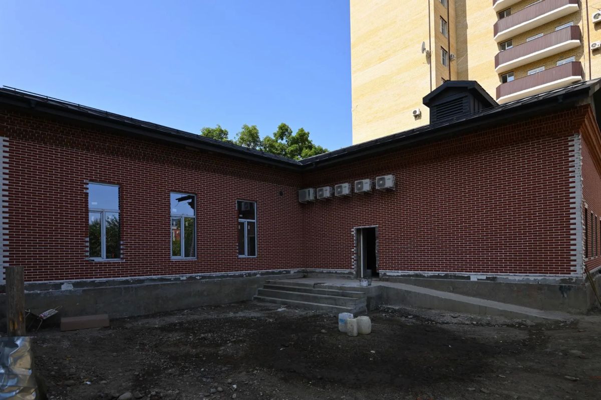 Мурат Кумпилов ознакомился с ходом реставрации объекта культурного наследия в Майкопе Мурат Кумпилов ознакомился с ходом реставрации объекта культурного наследия в Майкопе