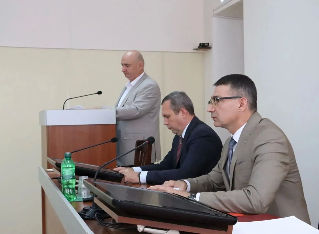 Геннадий Митрофанов: На 39-й сессии Совета народных депутатов вместе с депутатами, прокурором города и представителями общественности обсудили ряд важных для города вопросов Геннадий Митрофанов: На 39-й сессии Совета народных депутатов вместе с депутатами, прокурором города и представителями общественности обсудили ряд важных для города вопросов