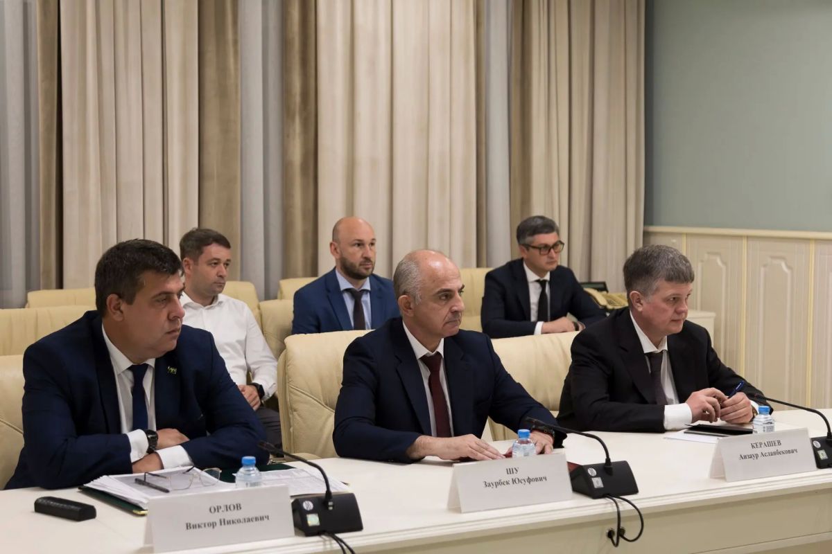 Глава Адыгеи провёл рабочую встречу с директором Краснодарского филиала ПАО «Ростелеком» Глава Адыгеи провёл рабочую встречу с директором Краснодарского филиала ПАО «Ростелеком»