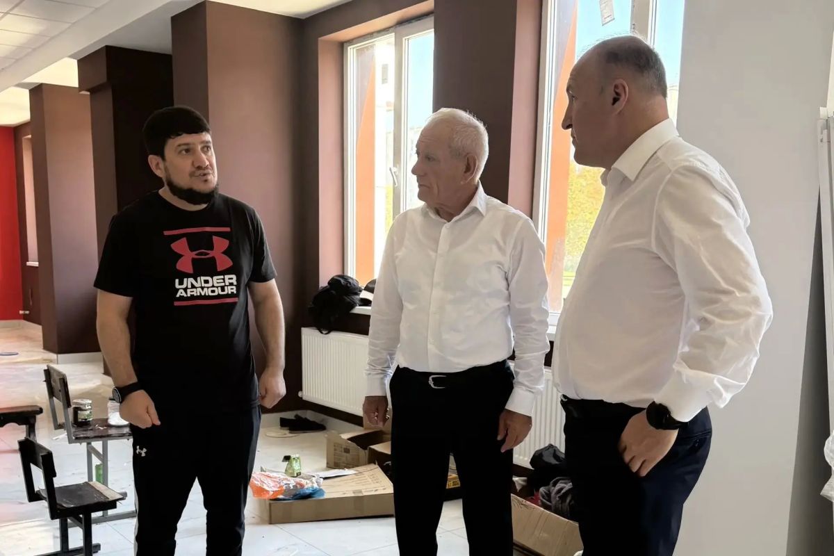 Глава Адыгеи проверил ход капитального ремонта здания для МФЦ в Адыгейске Глава Адыгеи проверил ход капитального ремонта здания для МФЦ в Адыгейске