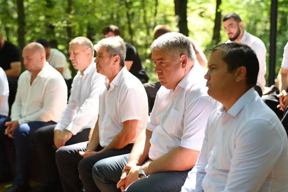 Мурат Кумпилов обсудил развитие спорта с атлетами и тренерами Адыгеи Мурат Кумпилов обсудил развитие спорта с атлетами и тренерами Адыгеи
