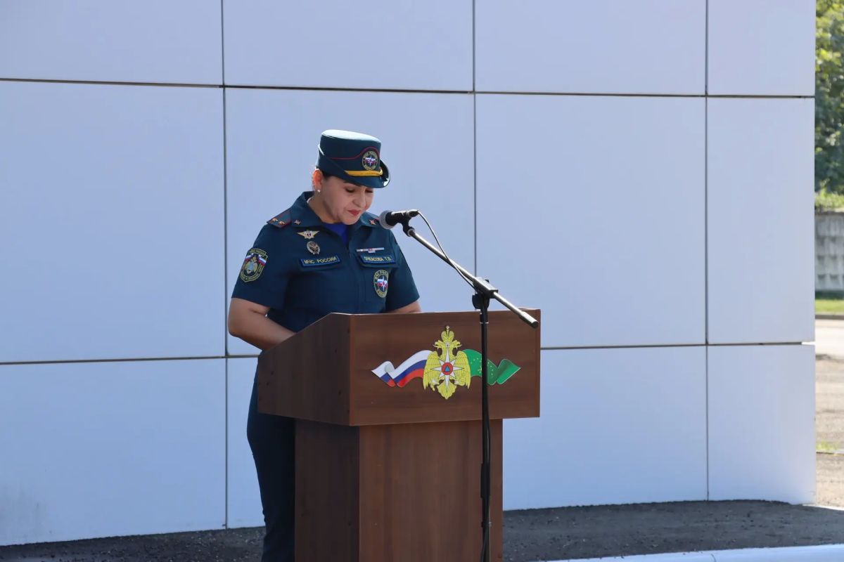 Торжественное построение, посвященное Дню Государственного флага Российской Федерации Торжественное построение, посвященное Дню Государственного флага Российской Федерации