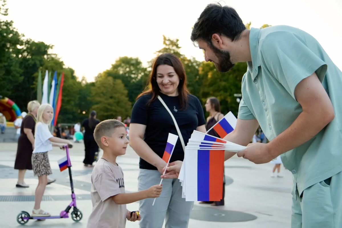 День флага России — вместе, ярко, с любовью! День флага России — вместе, ярко, с любовью!