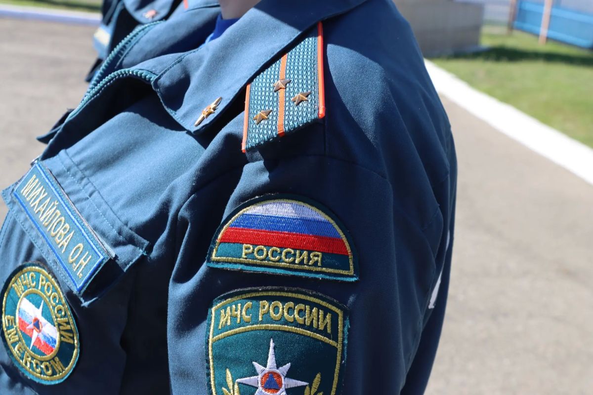 Торжественное построение, посвященное Дню Государственного флага Российской Федерации Торжественное построение, посвященное Дню Государственного флага Российской Федерации