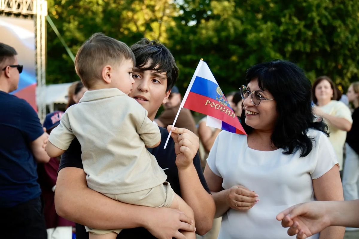 День флага России — вместе, ярко, с любовью! День флага России — вместе, ярко, с любовью!