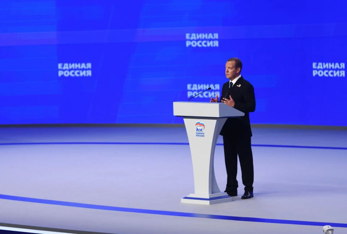 Глава Майкопа принимает участие в работе XXIII съезда «Единой России» Глава Майкопа принимает участие в работе XXIII съезда «Единой России»