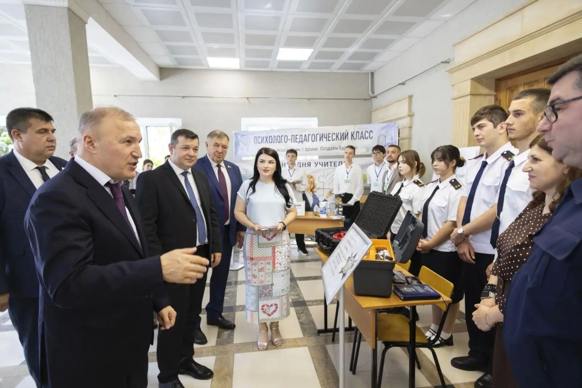 Новые школы, рекордные баллы и повышение зарплат Новые школы, рекордные баллы и повышение зарплат