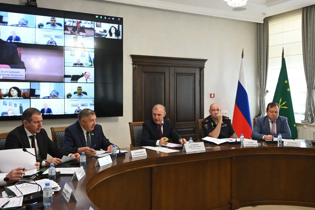 Глава республики провёл заседание антинаркотической комиссии в Республике Адыгея Глава республики провёл заседание антинаркотической комиссии в Республике Адыгея