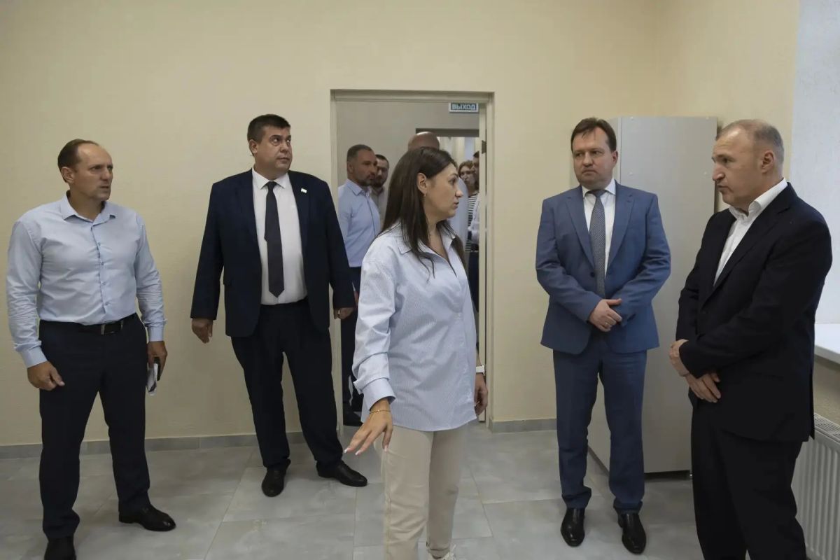Глава Адыгеи Мурат Кумпилов ознакомился с завершением капитального ремонта школы в хуторе СевероВосточные Сады Глава Адыгеи Мурат Кумпилов ознакомился с завершением капитального ремонта школы в хуторе СевероВосточные Сады