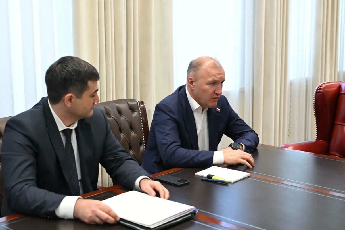 Глава Адыгеи провел встречу с Официальным представителем Республики Адыгея при Губернаторе Краснодарского края Глава Адыгеи провел встречу с Официальным представителем Республики Адыгея при Губернаторе Краснодарского края