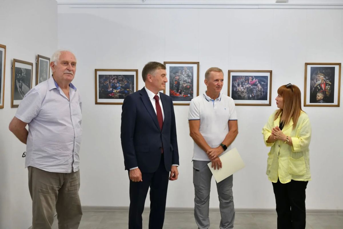 В Майкопе открылась персональная фотовыставка Виктора Лутая В Майкопе открылась персональная фотовыставка Виктора Лутая