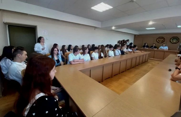 В Майкопе сотрудники УНК МВД и регионального УФСИН провели для студентов колледжа профориентационную беседу В Майкопе сотрудники УНК МВД и регионального УФСИН провели для студентов колледжа профориентационную беседу