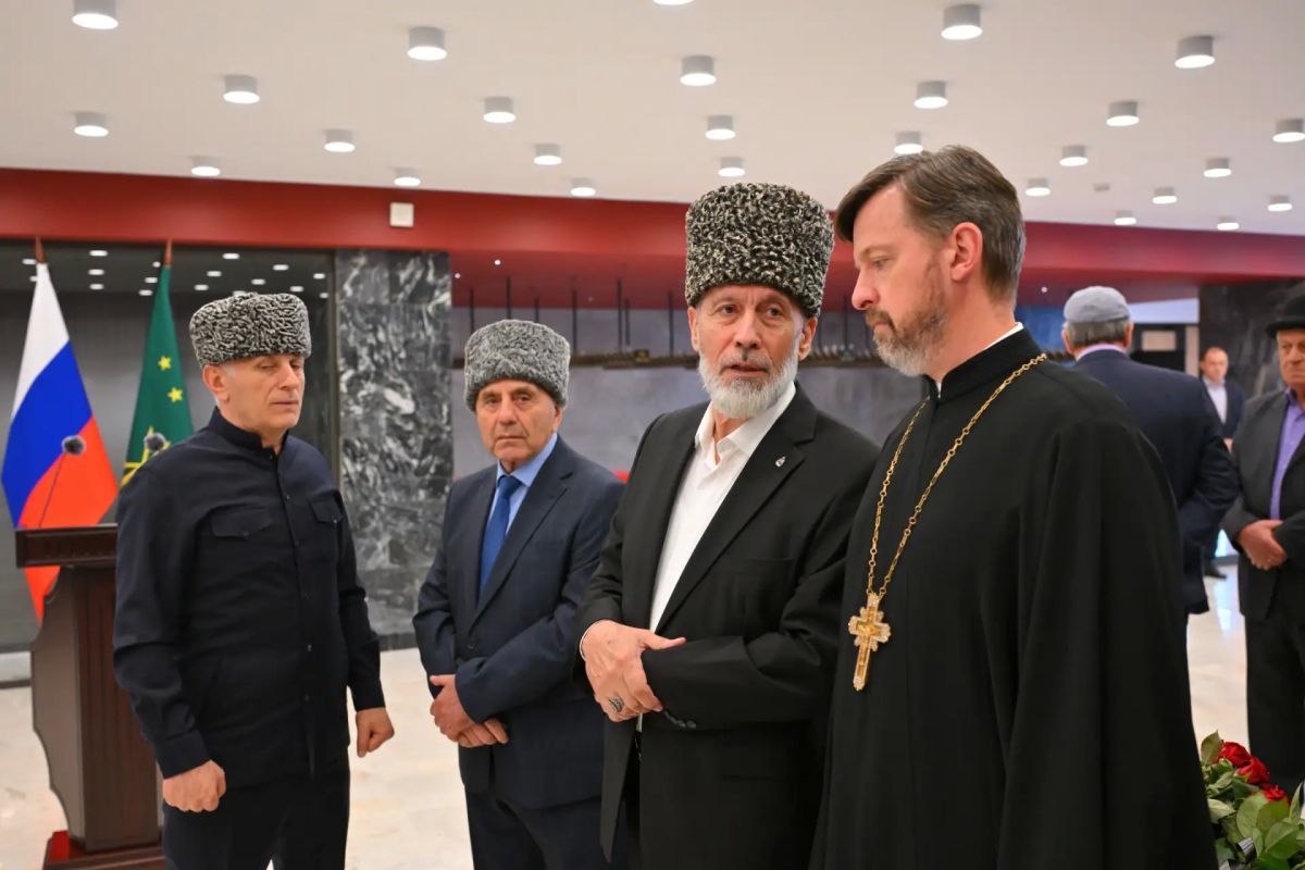 Глава Адыгеи выразил соболезнование родными и близким Исхака Машбаша Глава Адыгеи выразил соболезнование родными и близким Исхака Машбаша