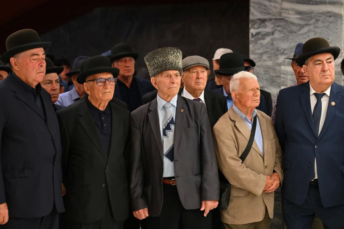 В Адыгее простились с писателем и общественным деятелем Исхаком Машбашем В Адыгее простились с писателем и общественным деятелем Исхаком Машбашем