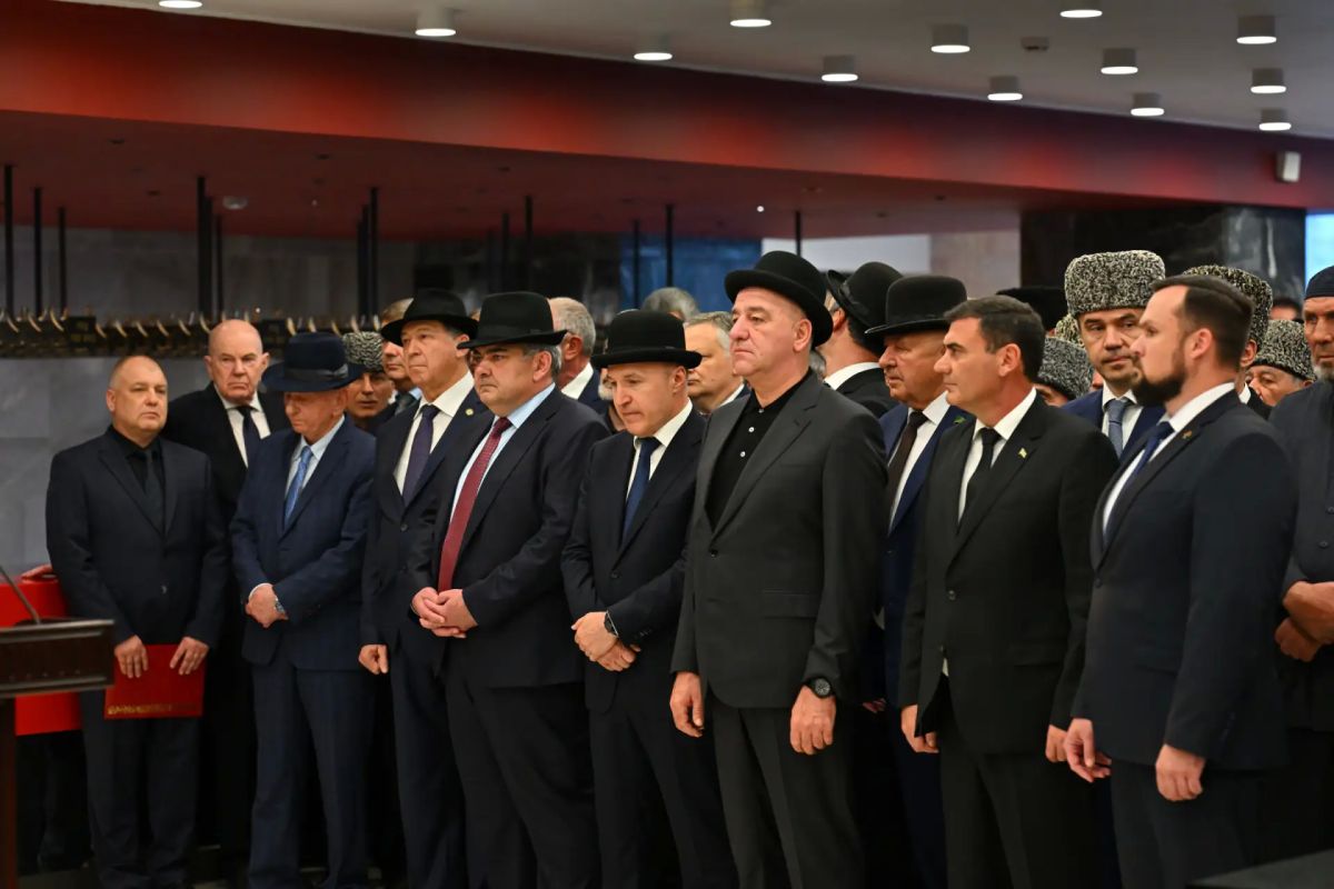 В Адыгее простились с писателем и общественным деятелем Исхаком Машбашем В Адыгее простились с писателем и общественным деятелем Исхаком Машбашем