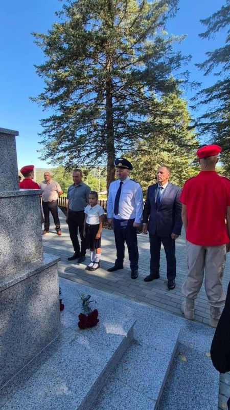 В память о жертвах фашизма прокурор Майкопского района почтил память погибших в станице Севастопольской В память о жертвах фашизма прокурор Майкопского района почтил память погибших в станице Севастопольской