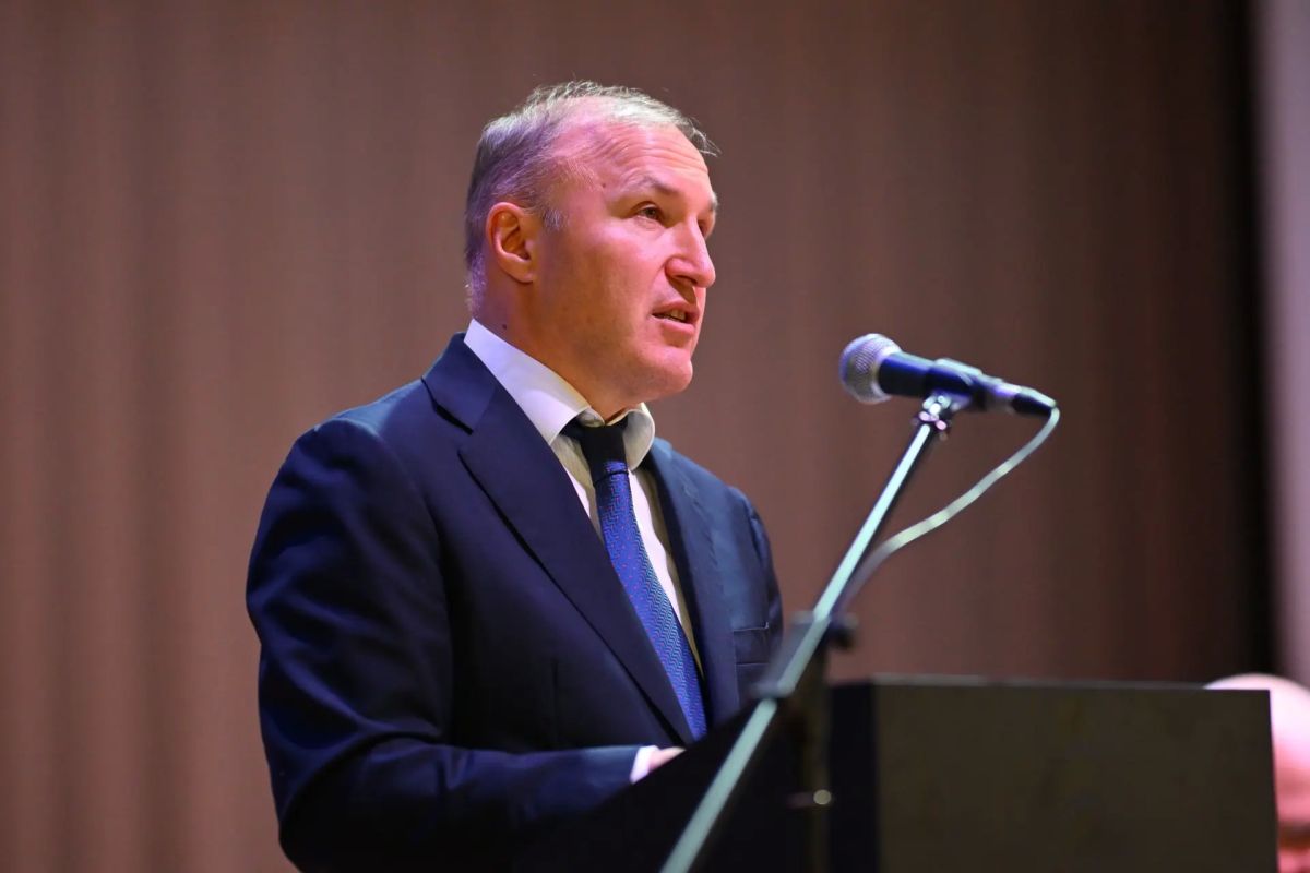 Мурат Кумпилов: Вместе с сенаторами, действующими депутатами Госдумы РФ и Госсовета-Хасэ РА, а также с кандидатами от «Единой России» на предстоящие выборы встретились с жителями Майкопского района, обговорили волнующие... Мурат Кумпилов: Вместе с сенаторами, действующими депутатами Госдумы РФ и Госсовета-Хасэ РА, а также с кандидатами от «Единой России» на предстоящие выборы встретились с жителями Майкопского района, обговорили волнующие...
