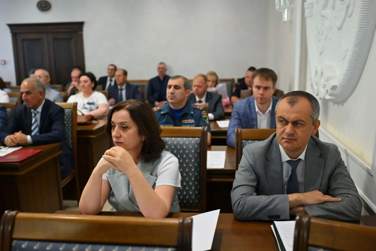В Доме правительства Адыгеи обсудили меры по снижению аварийности В Доме правительства Адыгеи обсудили меры по снижению аварийности
