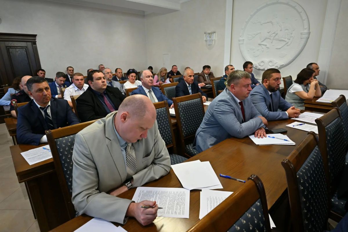 В Доме правительства Адыгеи обсудили меры по снижению аварийности В Доме правительства Адыгеи обсудили меры по снижению аварийности