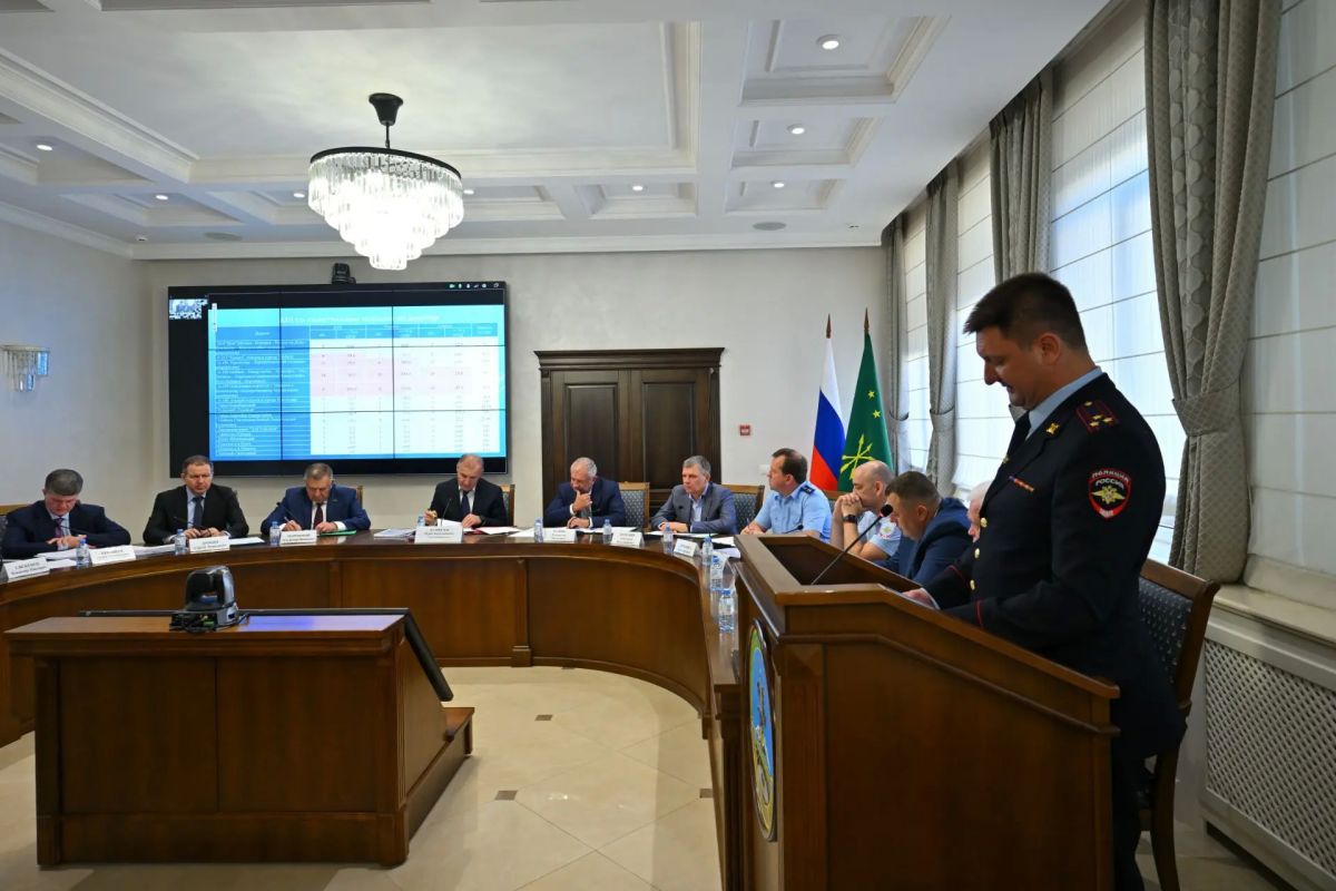 В Доме правительства Адыгеи обсудили меры по снижению аварийности В Доме правительства Адыгеи обсудили меры по снижению аварийности