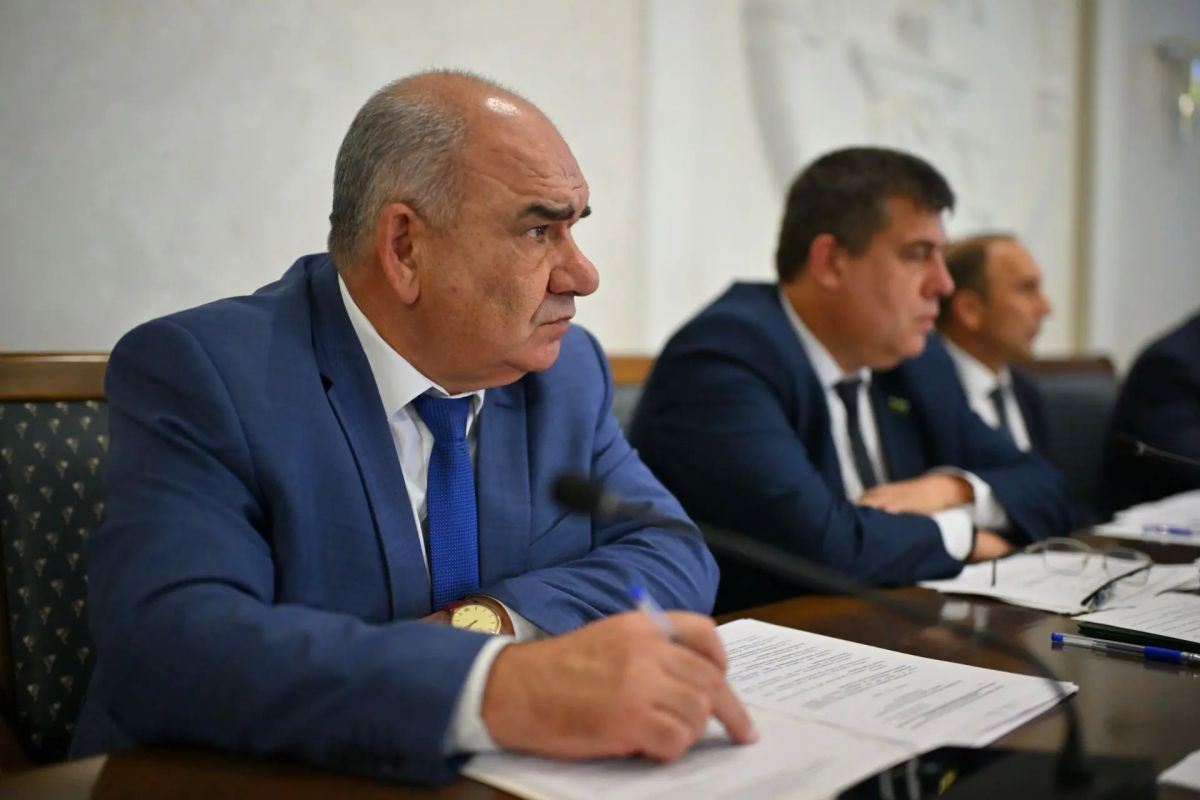 В Доме правительства Адыгеи обсудили меры по снижению аварийности В Доме правительства Адыгеи обсудили меры по снижению аварийности