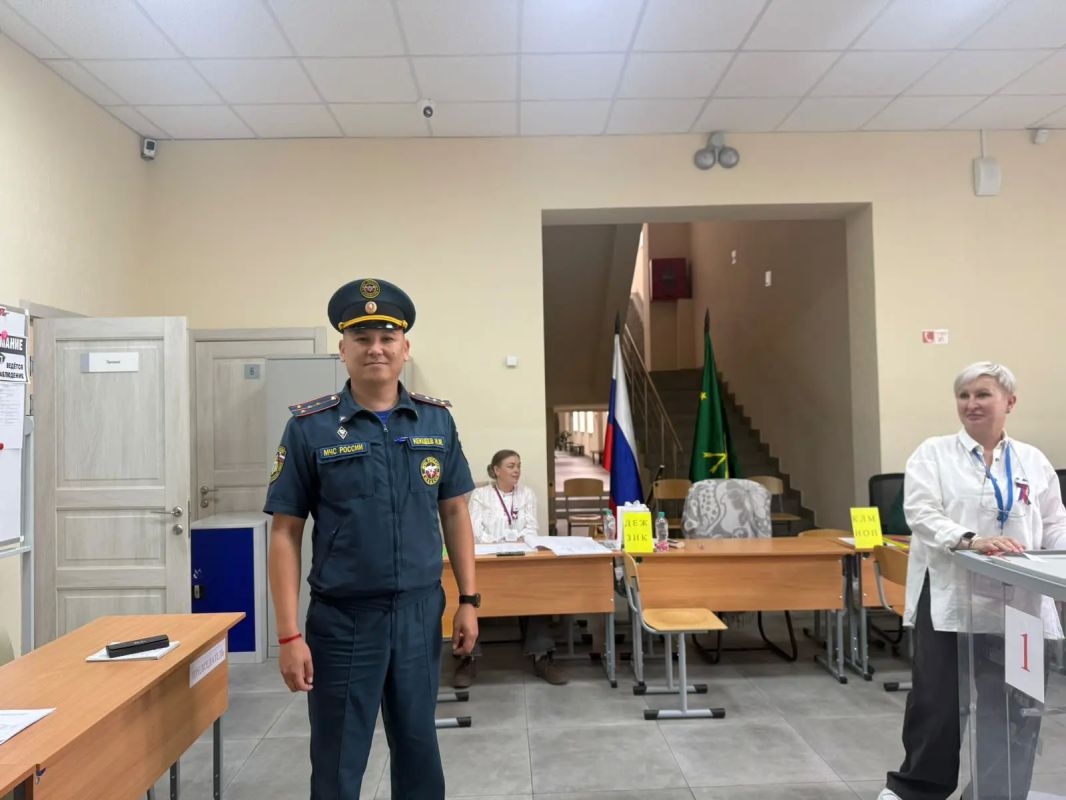 Сотрудники МЧС России обеспечили пожарную безопасность в дни голосования Сотрудники МЧС России обеспечили пожарную безопасность в дни голосования