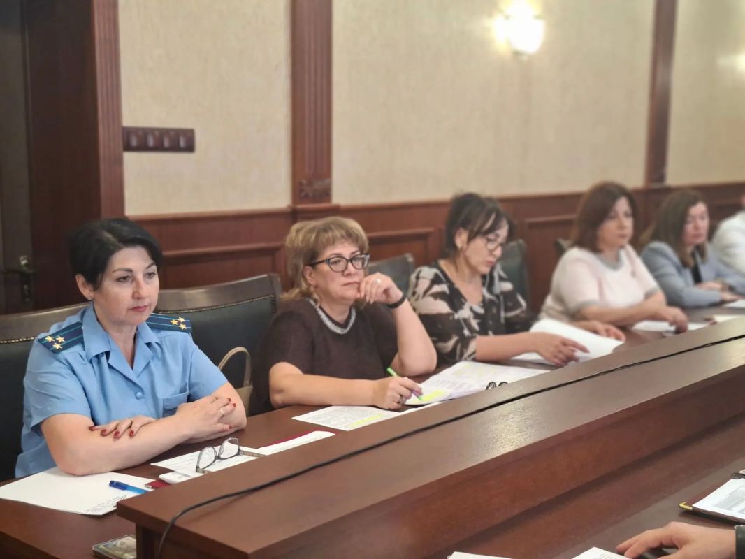 В прокуратуре республики рассмотрены вопросы профилактики совершения подростками противоправных деяний В прокуратуре республики рассмотрены вопросы профилактики совершения подростками противоправных деяний