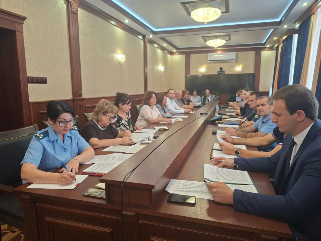 В прокуратуре республики рассмотрены вопросы профилактики совершения подростками противоправных деяний В прокуратуре республики рассмотрены вопросы профилактики совершения подростками противоправных деяний