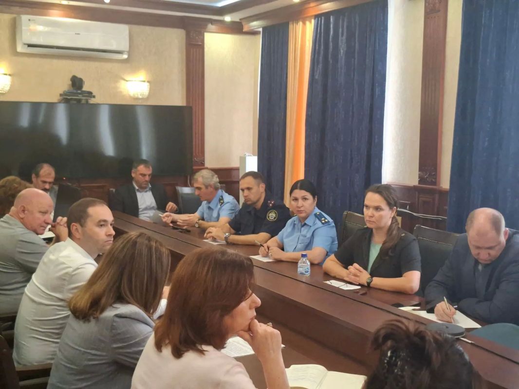 В прокуратуре республики рассмотрены вопросы профилактики совершения подростками противоправных деяний В прокуратуре республики рассмотрены вопросы профилактики совершения подростками противоправных деяний