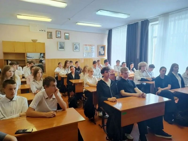 В Майкопском районе сотрудники УНК провели тематический круглый стол с девятиклассниками В Майкопском районе сотрудники УНК провели тематический круглый стол с девятиклассниками