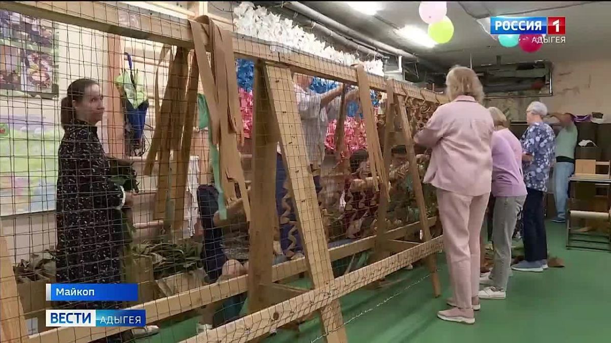 «Единая Россия» в рамках партийной программы по поручению главы Адыгеи Мурата Кумпилова передала волонтерам Координационного центра 2 тонны основы для маскировочных сетей