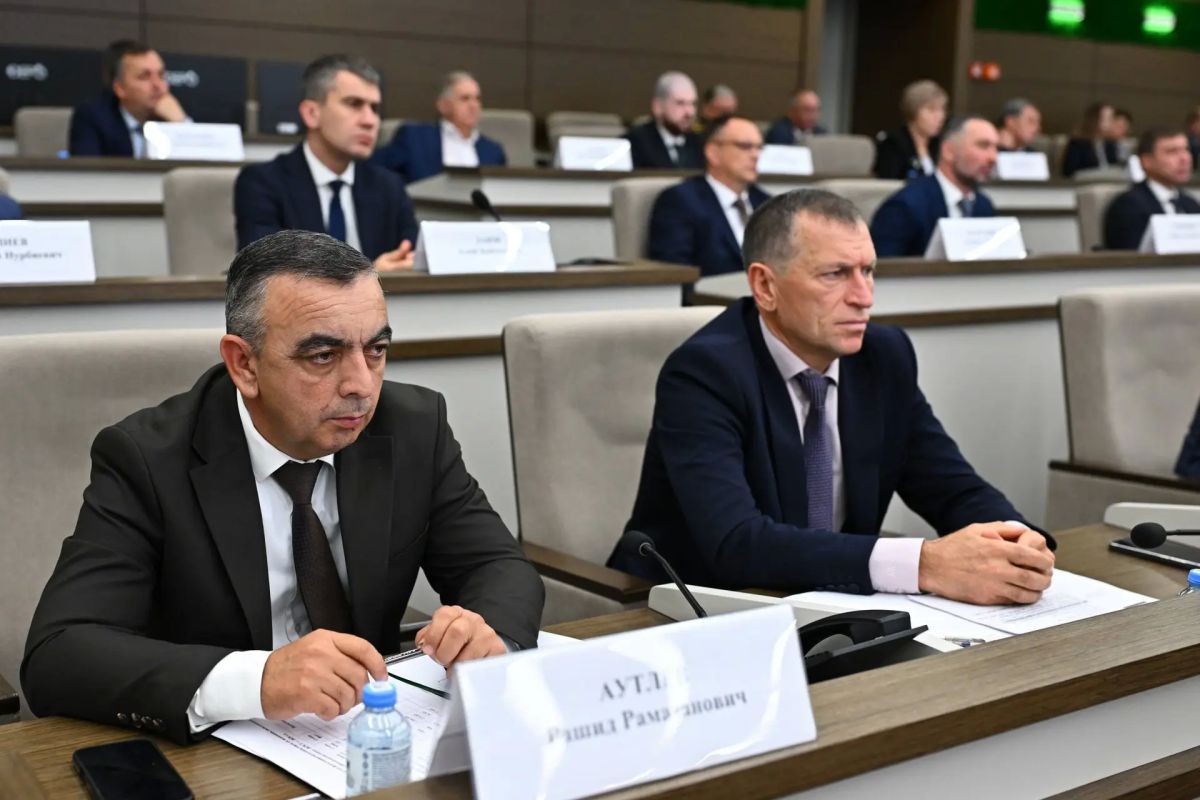 Мурат Кумпилов: На планёрном совещании Кабинета Министров РА обсудили ход строительства и ремонта социальных и инфраструктурных объектов в Адыгее Мурат Кумпилов: На планёрном совещании Кабинета Министров РА обсудили ход строительства и ремонта социальных и инфраструктурных объектов в Адыгее