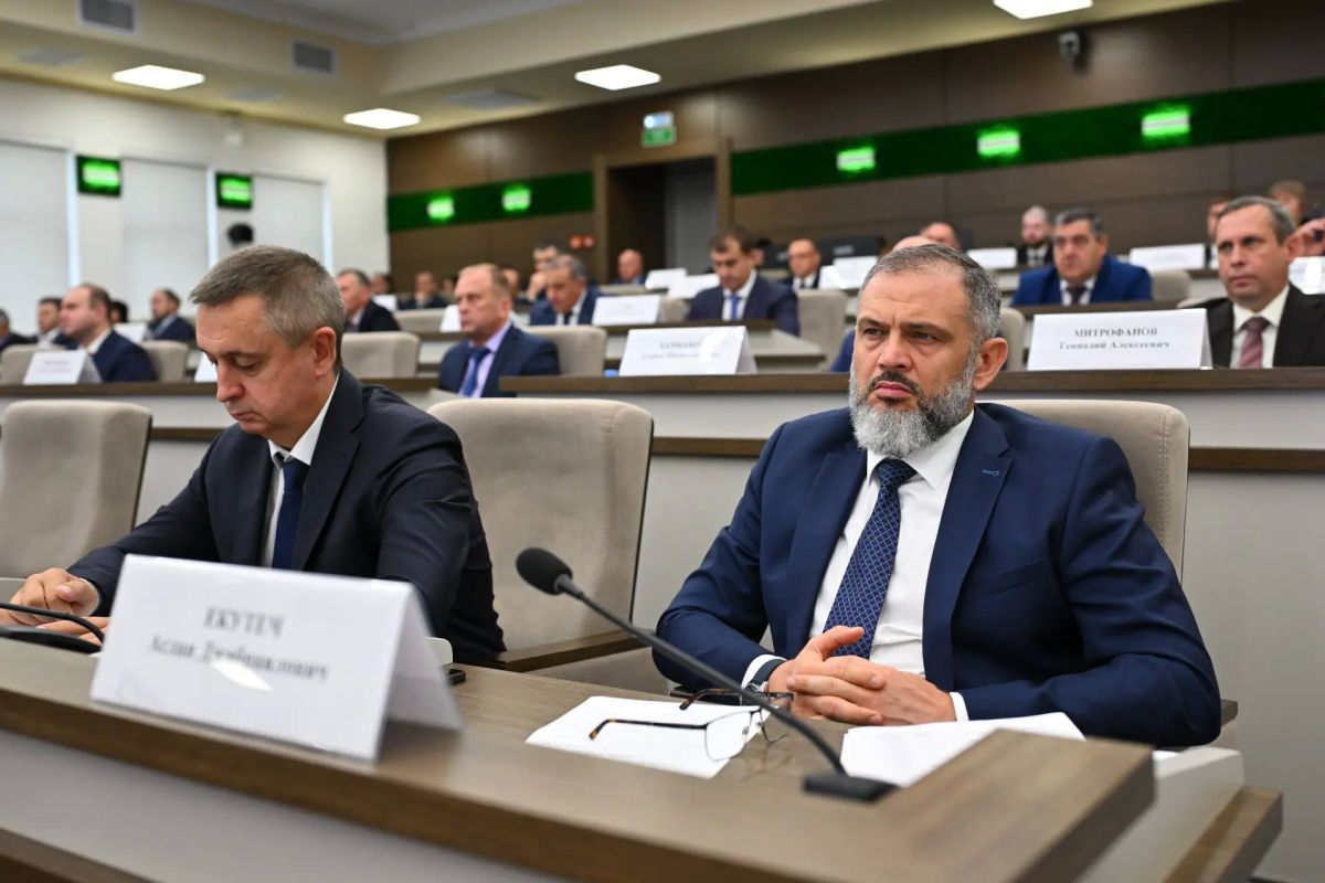 Мурат Кумпилов: На планёрном совещании Кабинета Министров РА обсудили ход строительства и ремонта социальных и инфраструктурных объектов в Адыгее Мурат Кумпилов: На планёрном совещании Кабинета Министров РА обсудили ход строительства и ремонта социальных и инфраструктурных объектов в Адыгее