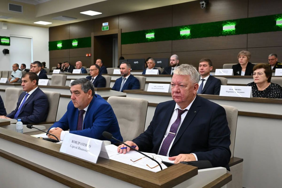 Мурат Кумпилов: На планёрном совещании Кабинета Министров РА обсудили ход строительства и ремонта социальных и инфраструктурных объектов в Адыгее Мурат Кумпилов: На планёрном совещании Кабинета Министров РА обсудили ход строительства и ремонта социальных и инфраструктурных объектов в Адыгее