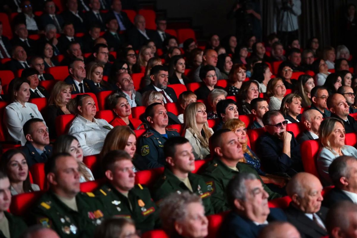 В концертном зале «Нальмэс» прошло торжественное собрание, посвящённое Дню Республики Адыгея В концертном зале «Нальмэс» прошло торжественное собрание, посвящённое Дню Республики Адыгея
