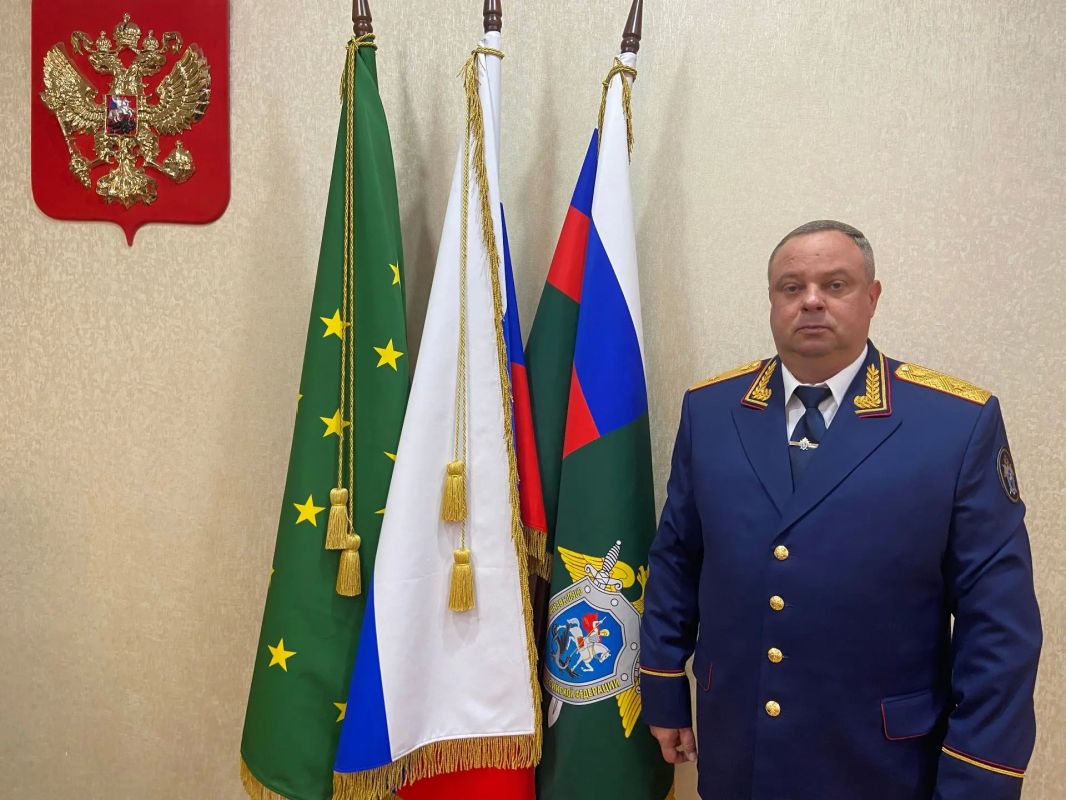 Поздравление руководителя следственного управления СК России по Республике Адыгея Василия Ларина с Днем учителя