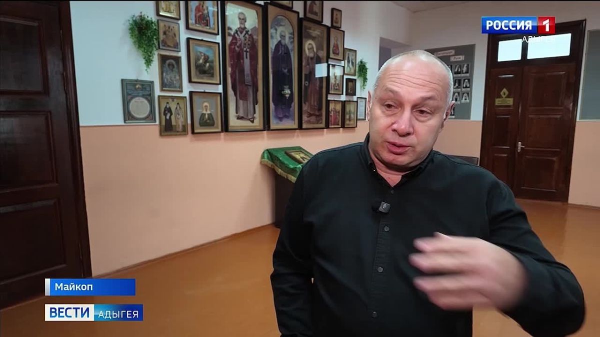 В России отмечают День учителя - в знак уважения и признательности людям, которые личным примером показывают, что такое честь, совесть и справедливость