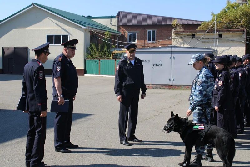 Министр внутренних дел по Республике Адыгея генерал-лейтенант полиции Алексей Кампф проверил готовность сотрудников ППСП к несению службы по охране общественного порядка Министр внутренних дел по Республике Адыгея генерал-лейтенант полиции Алексей Кампф проверил готовность сотрудников ППСП к несению службы по охране общественного порядка