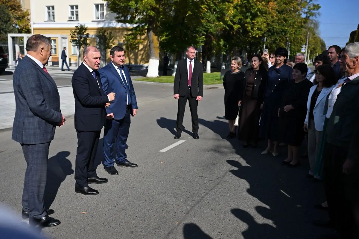 Школам Адыгеи передали 14 новых автобусов Школам Адыгеи передали 14 новых автобусов