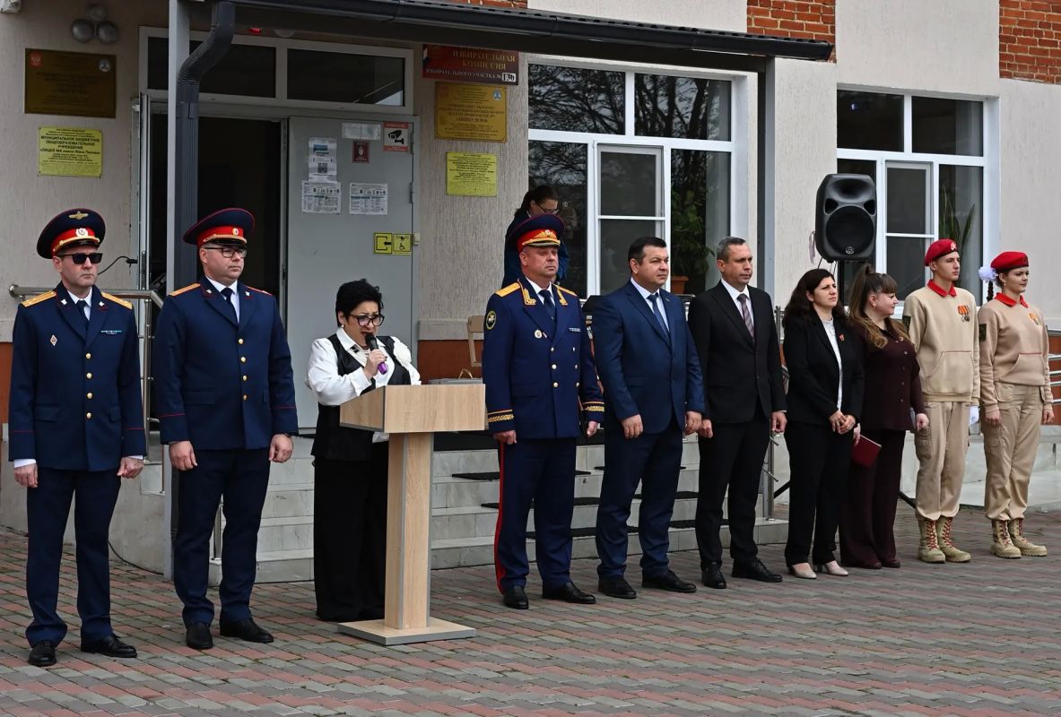 В лицее № 8 Майкопа состоялось торжественное посвящение в кадеты В лицее № 8 Майкопа состоялось торжественное посвящение в кадеты