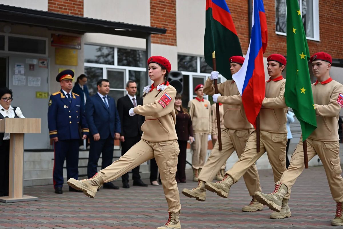 В лицее № 8 Майкопа состоялось торжественное посвящение в кадеты В лицее № 8 Майкопа состоялось торжественное посвящение в кадеты