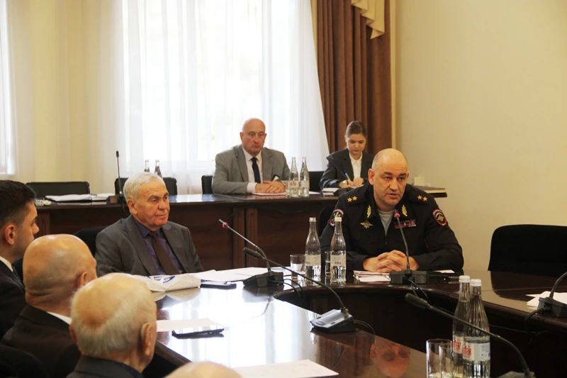Министр внутренних дел по Адыгее генерал-лейтенант полиции Алексей Кампф принял участие в заседании Общественного совета при ведомстве